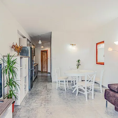 Apartmán 1 Bedroom Cozy In Kneze Pupnat