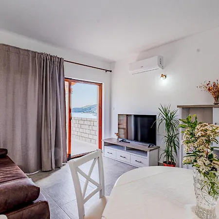 Apartmán 1 Bedroom Cozy In Kneze *