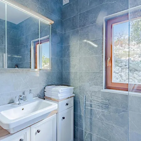 1 Bedroom Cozy In Kneze Pupnat