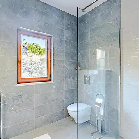 1 Bedroom Cozy In Kneze Apartamento