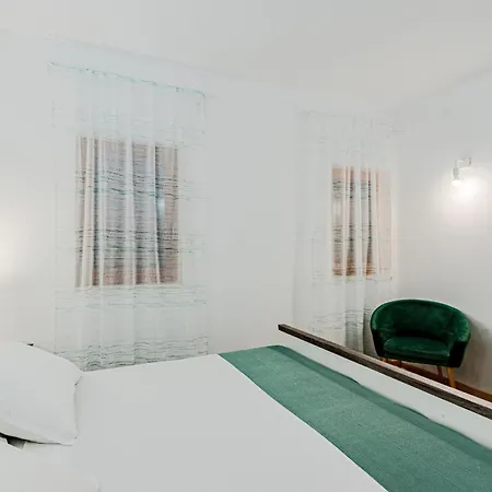 Apartment 1 Bedroom Cozy In Kneze